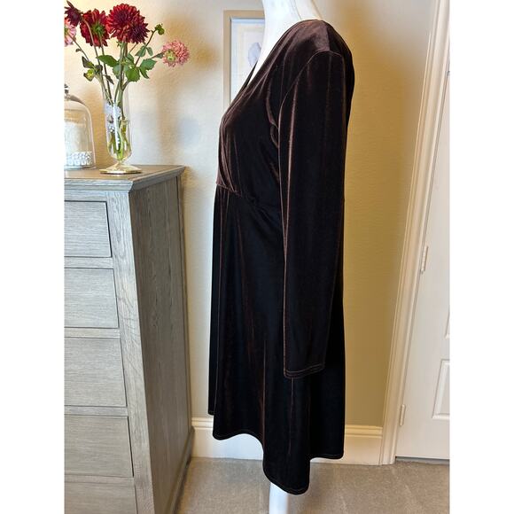 K.C. Spencer New York | Brown Velvet Fit and Flare Long Sleeve Dress | 12 - Picture 8 of 13